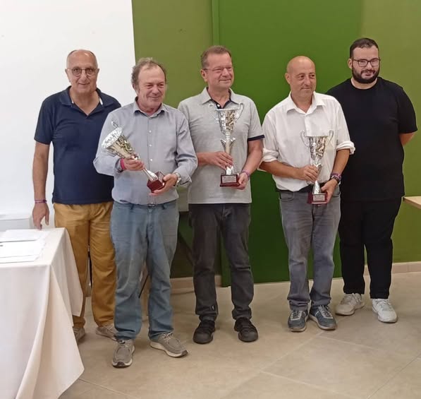 Il podio over 50: Paolo Gaiba (arrivato quarto), Valerio Luciani, Renzo Mantovani, Maria Cristina Farinella e Sergio Pagano