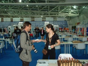 r02   dscf0017 pufichek e kosteniuk